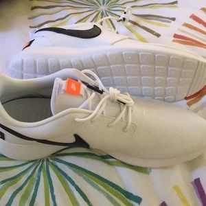 Nike Shoes - New White leather Nike Roshe Nike Shoes - New White leather Nike Roshe